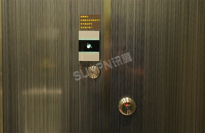 智慧公厕系统硬件-隔断自动开关门锁安装展示