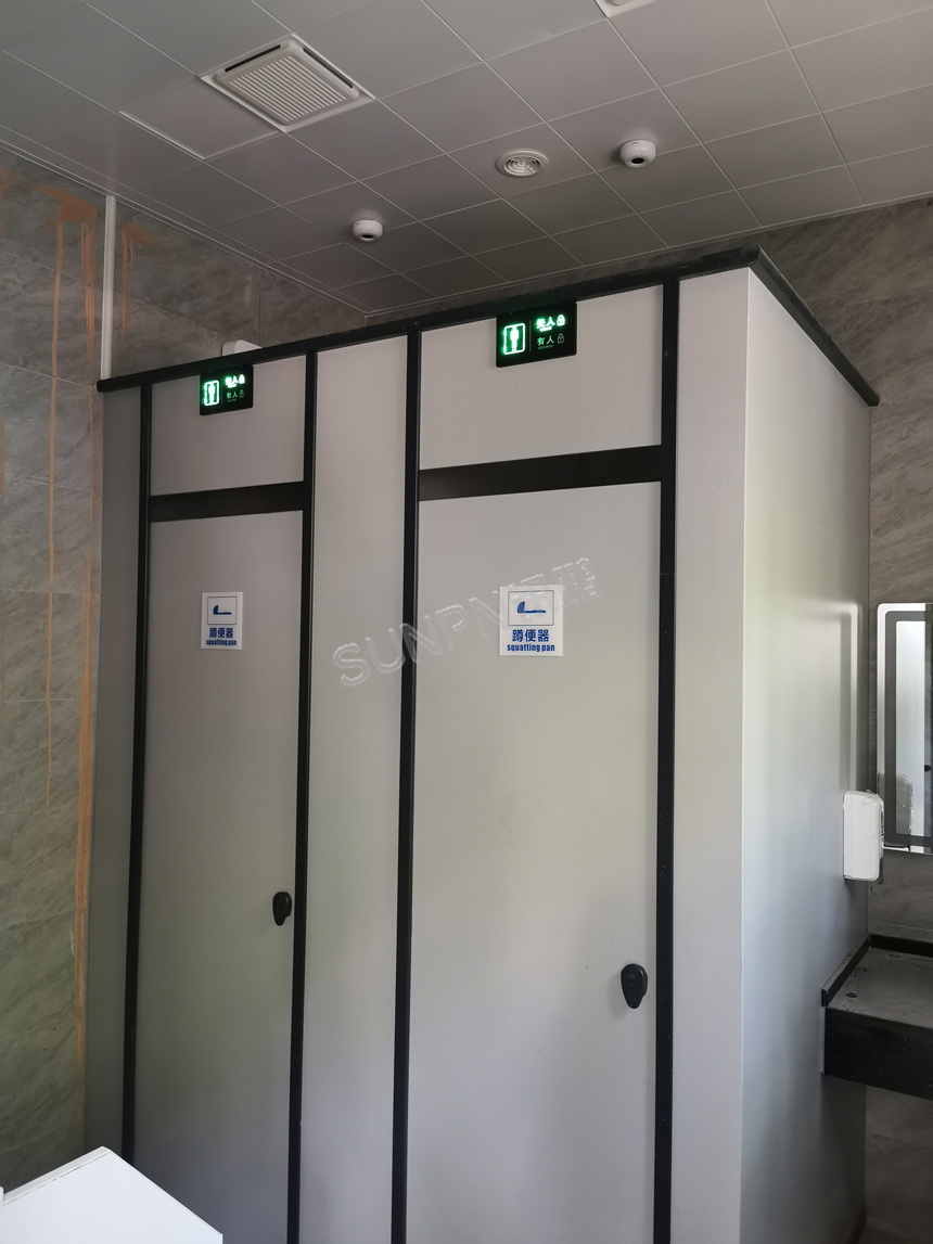 智慧公厕系统硬件-厕位门头屏安装展示