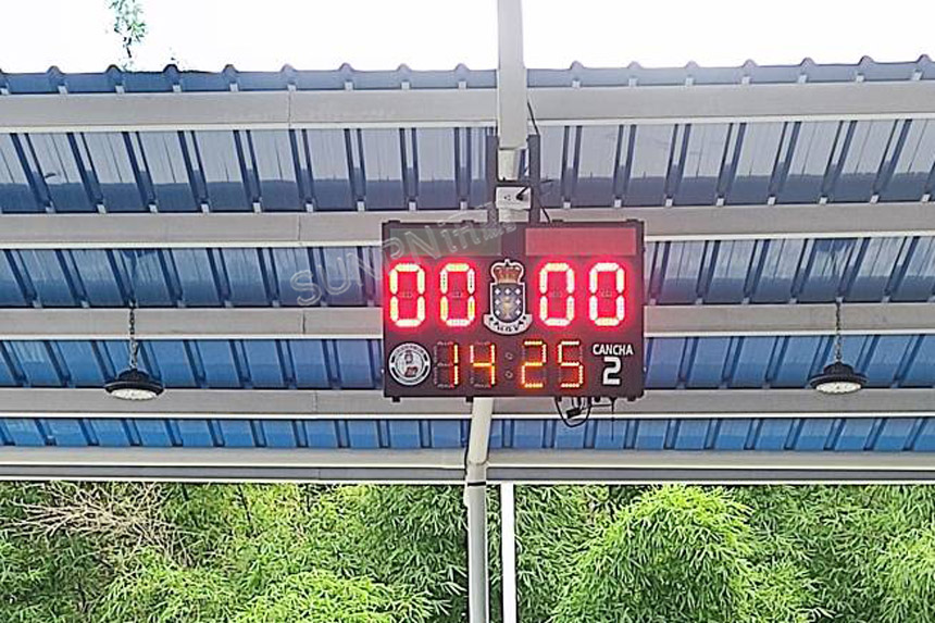 深圳讯鹏户外LED电子钟户外效果