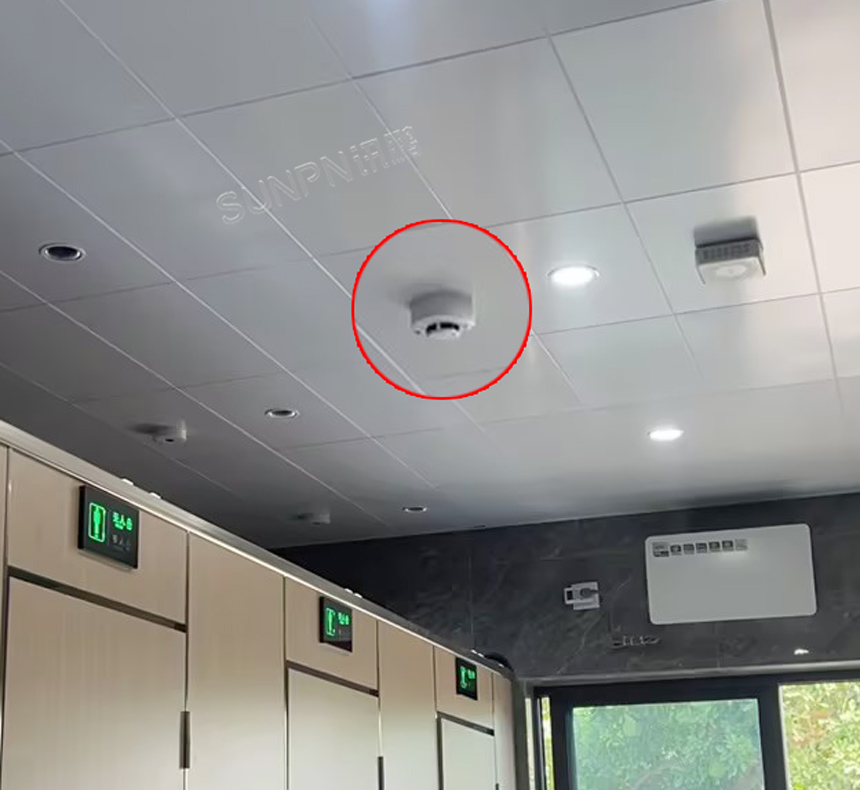 深圳讯鹏智慧公厕-烟雾感应器安装图