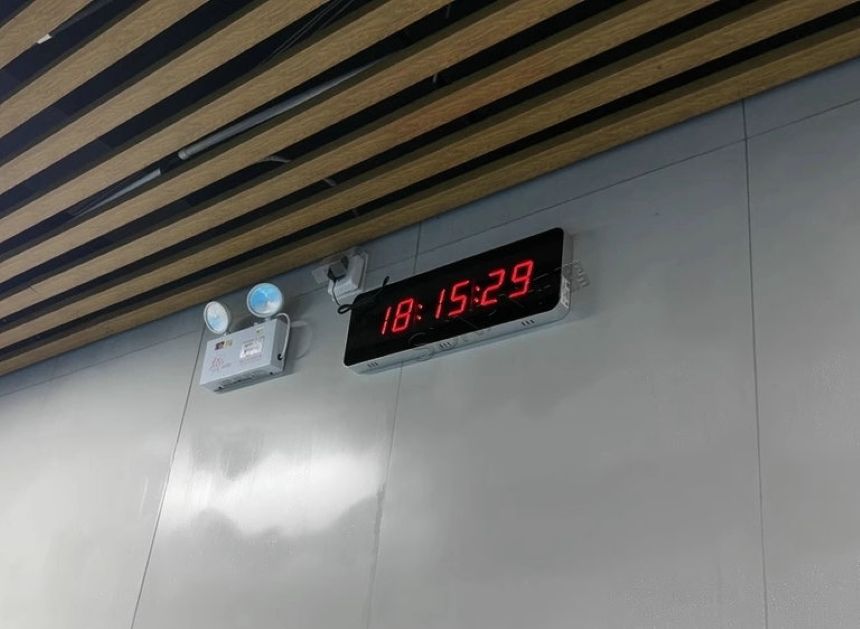 游泳池同步时钟系统