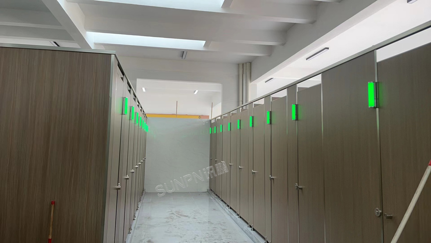 讯鹏智慧公厕-指示灯安装效果