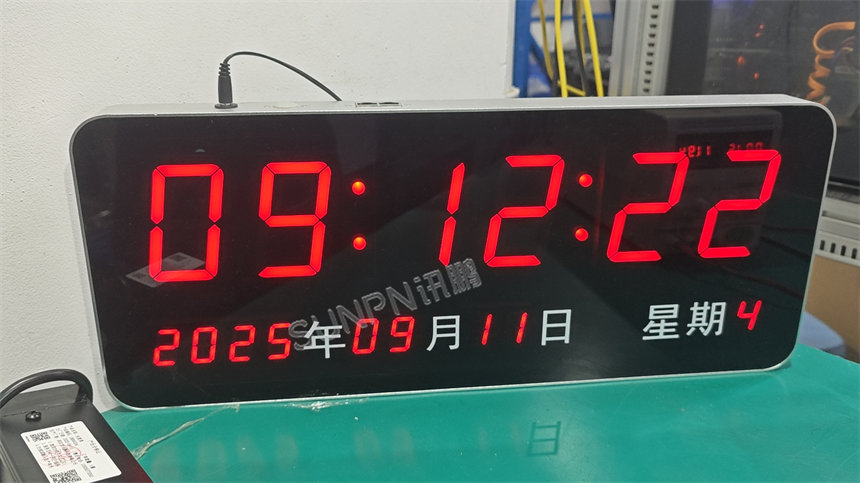 讯鹏科技网络同步时钟生产现场